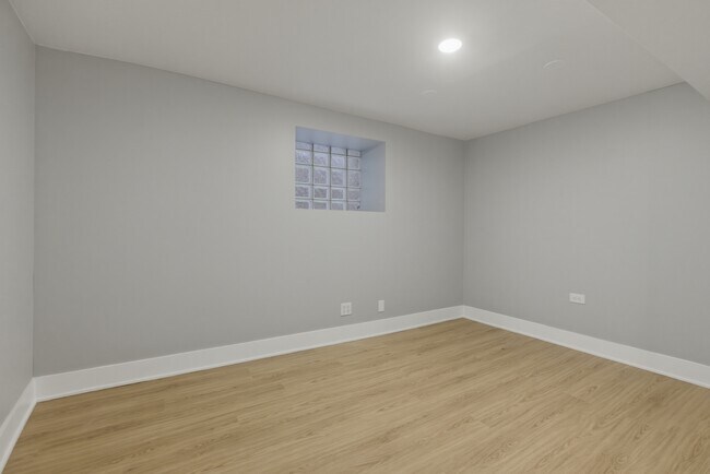 Foto del edificio - 3716 N Racine Ave