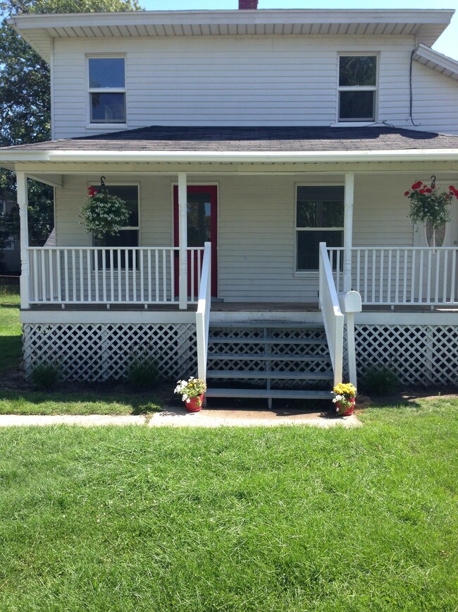 home entrance - 712 Franklin Ave