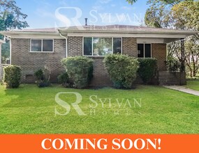 Building Photo - 1522 Burgin Ave