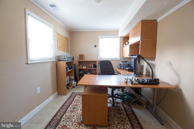 Building Photo - 2868 Glenvale Dr