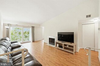 Building Photo - 20315 Beaconfield Terrace
