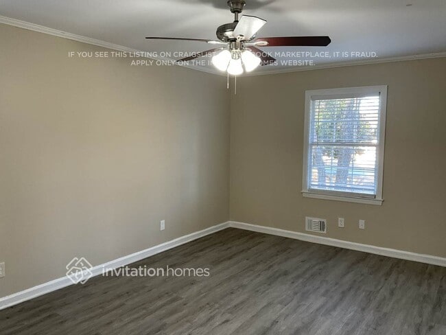 Building Photo - 8837 Elma St