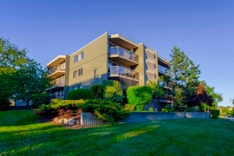 Building Photo - Gorge Towers