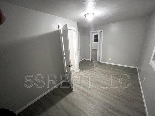 Foto del edificio - 236 S Mary Ellen St