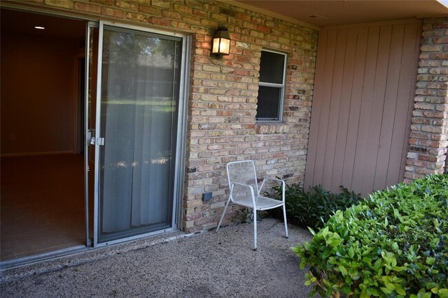 Building Photo - 7600 Burgoyne Dr.