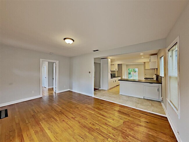 Building Photo - 3208 Merida Ave