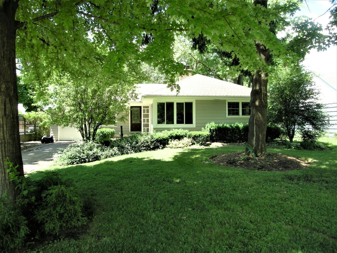 925 Loomis St, Naperville, IL 60563 House Rental in Naperville, IL