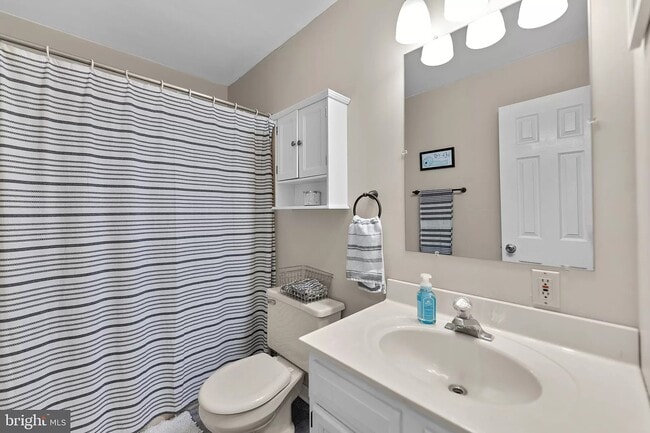 Building Photo - 1196 Spruce Ave