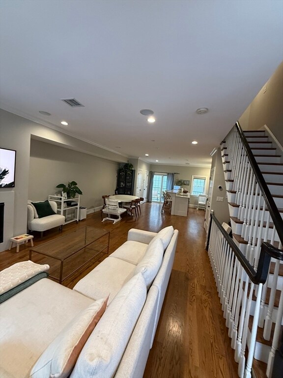 Building Photo - 394 W 2nd St