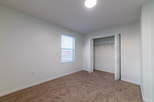 Foto del edificio - 6208 Commerce Dr