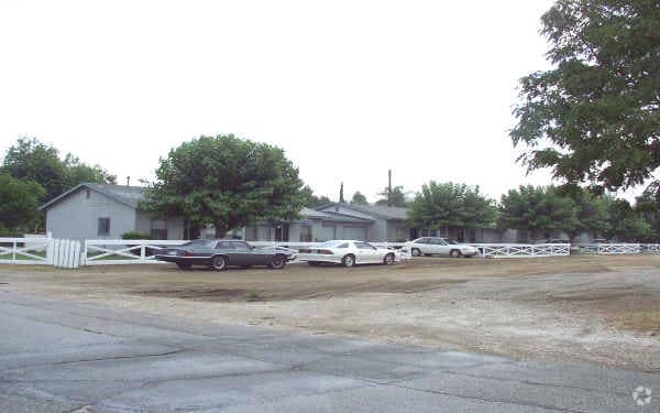 Building Photo - 4558-4572 N F St