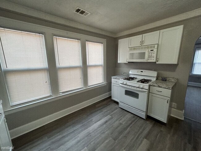 Building Photo - 3 br, 1 bath Duplex - 4207 Devonshire Road...