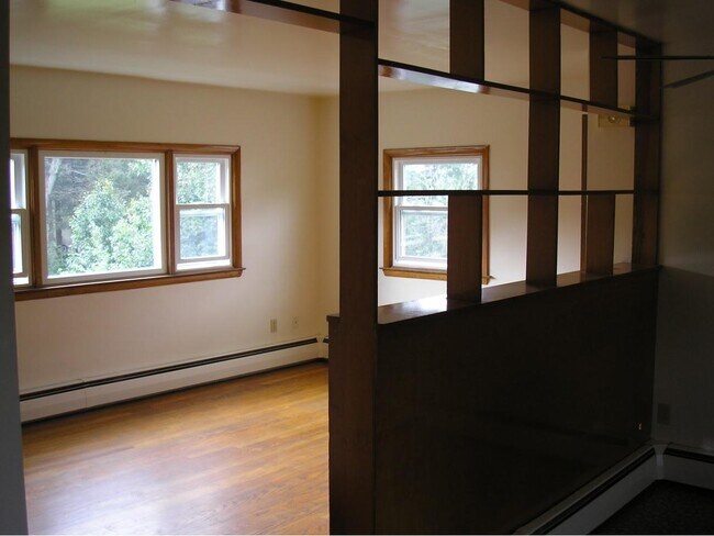 Building Photo - 305 William Penn St