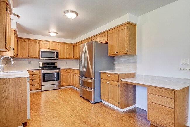 Building Photo - 3 Bed 2 Bath Home near Town