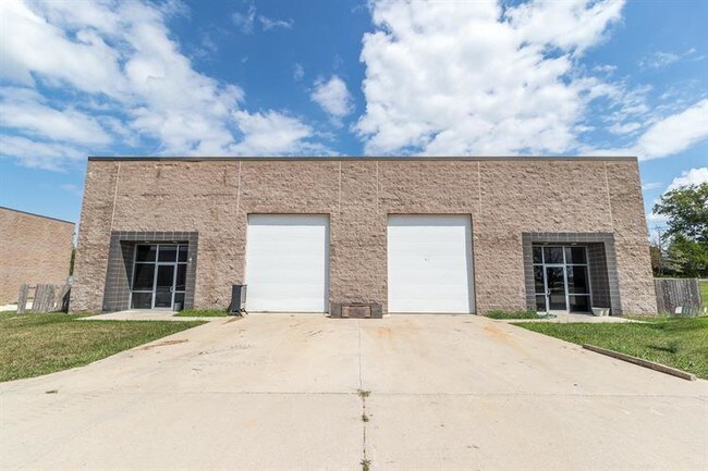 Building Photo - 1495 Old U.S. 40