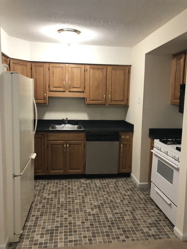 Building Photo - 605 Springbrook Cir