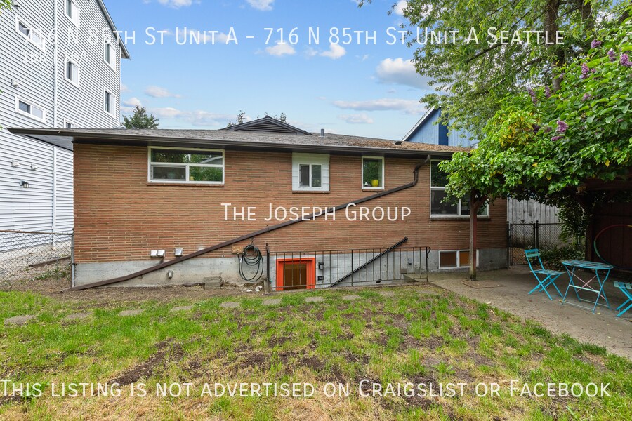 Primary Photo - Charming 1BD/1BA in Greenwood Triplex!
