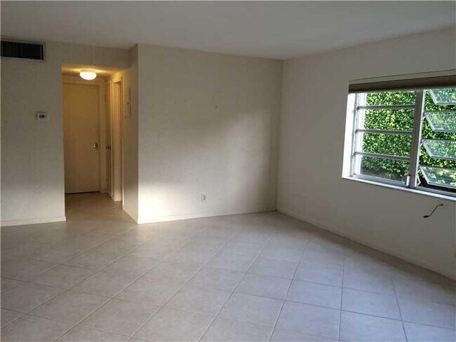 Foto del edificio - 2110 NE 39th St