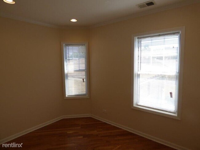 Building Photo - 2053 W Summerdale Ave