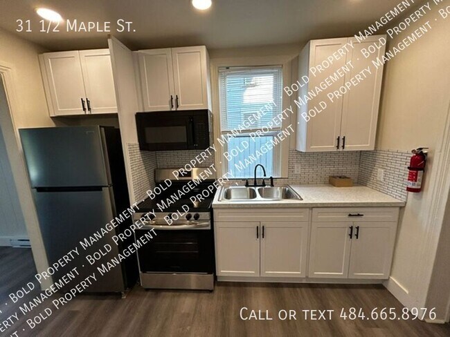 Building Photo - 31 Maple St