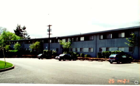 Primary Photo - Thunderbird Apartments