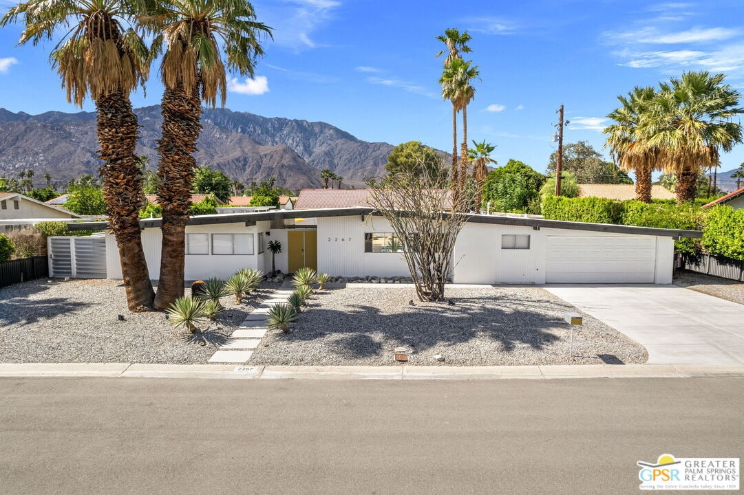 Foto principal - 2267 N San Antonio Rd