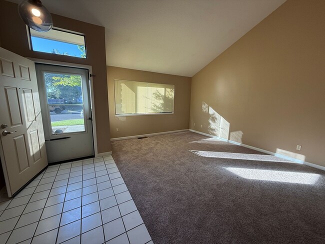 Building Photo - A Cute Single Quiet Court Home!