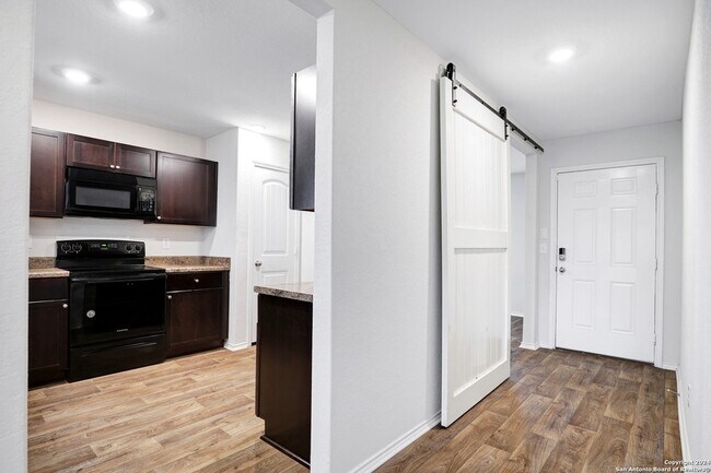 Foto del edificio - 2850 Lindenwood Run