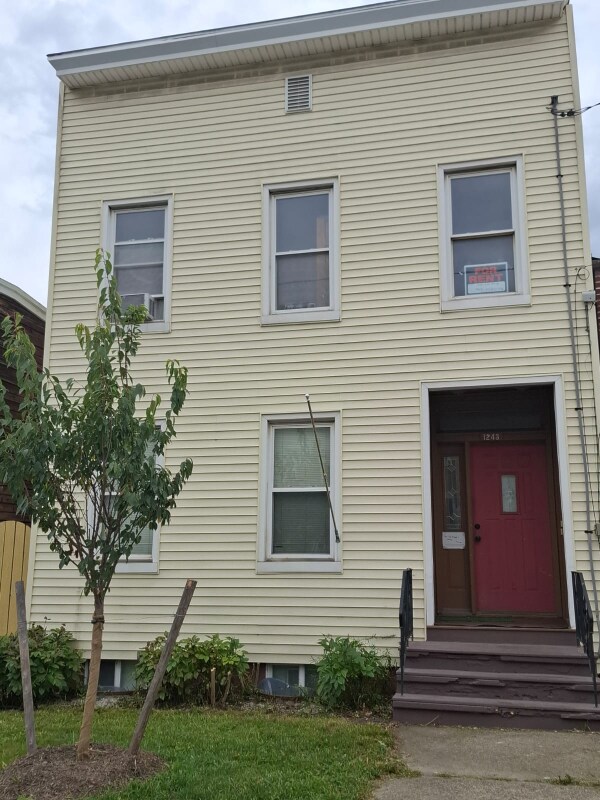 Foto principal - 1243 Broadway