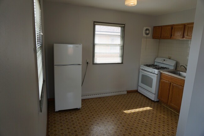 Kitchen - 3957 N 92nd St