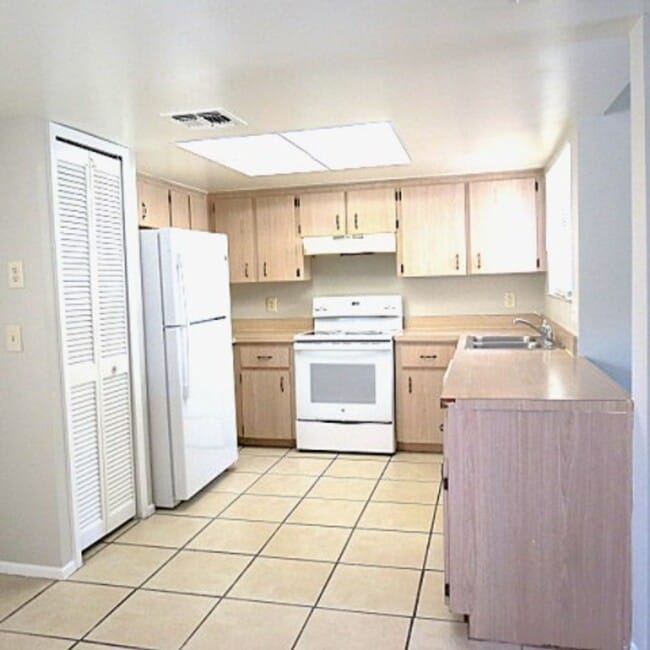 Foto del edificio - 4 Bedroom 2.5 Bath Home in Metro West Area!