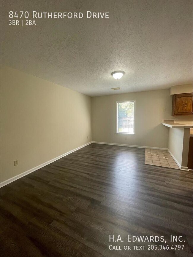 Foto del edificio - 8470 Rutherford Dr