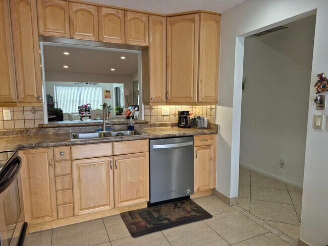 Building Photo - 4470 Lucerne Villas Ln