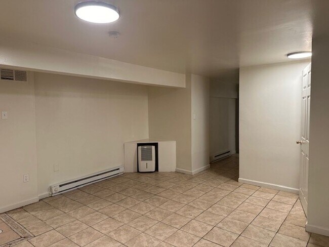 Building Photo - 1 Bedroom 1 Bath Apt Located In Harrisburg...