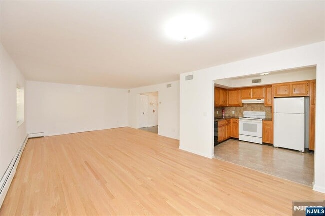 Building Photo - 21-31-31 Ridge Rd