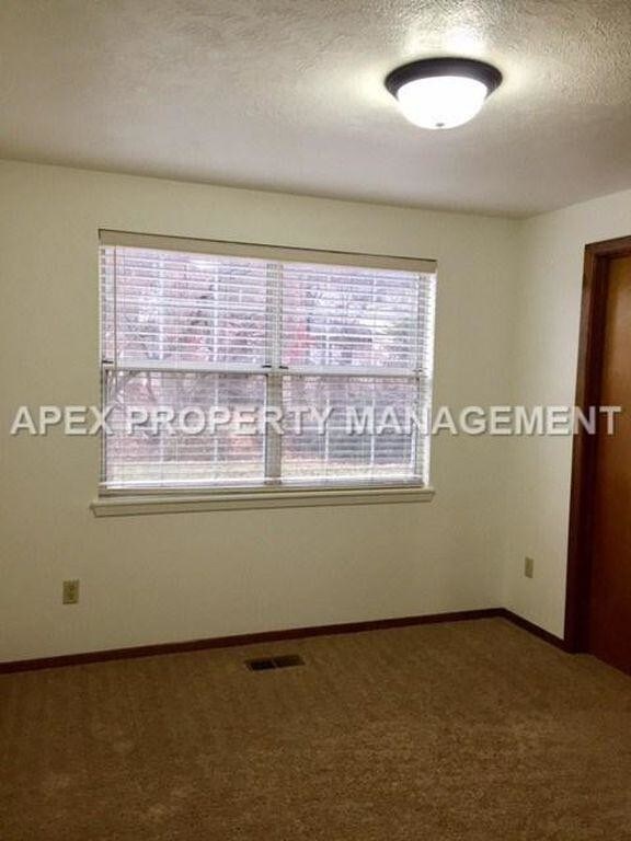 Building Photo - 3092 S Gekeler Ln