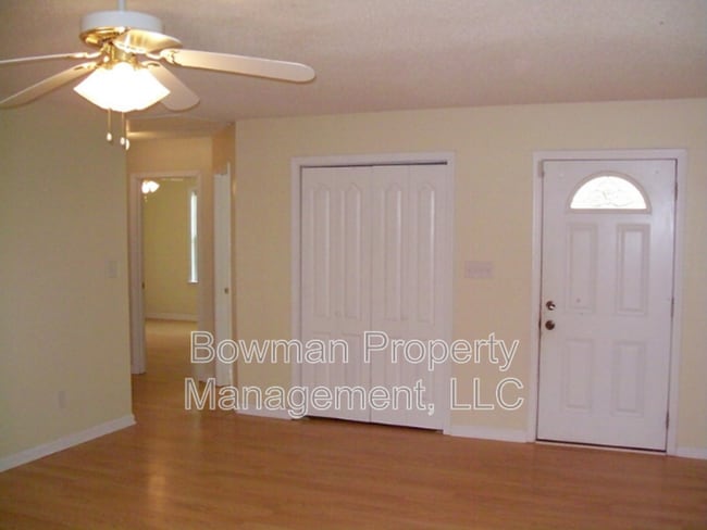 Building Photo - 235 Alawana