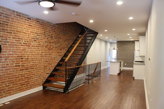 Foto del edificio - Elegant 2Bedroom Brownstone with a Beautif...