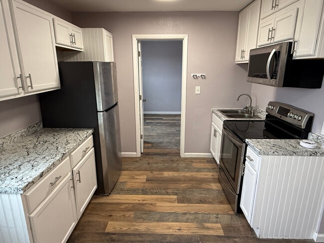 Building Photo - 125 Charmony Frontage Rd