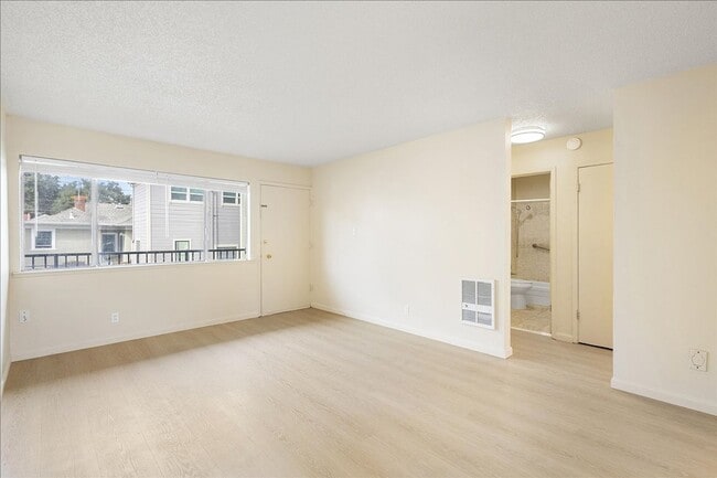 Building Photo - 2208 San Antonio Ave