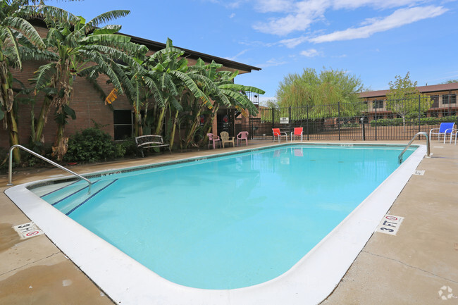 Building Photo - The Monark Apartments