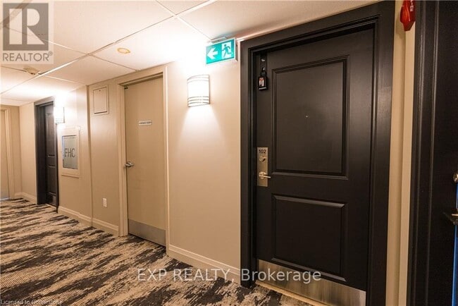 Photo du bâtiment - 427-427 Aberdeen Ave