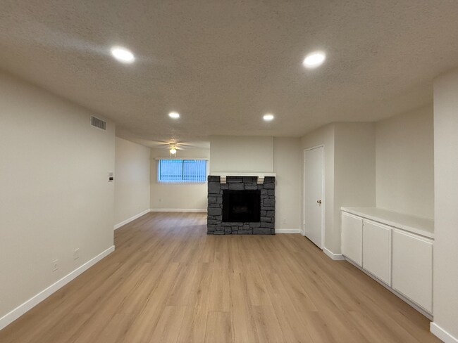 Foto del edificio - 13347 Victory Blvd