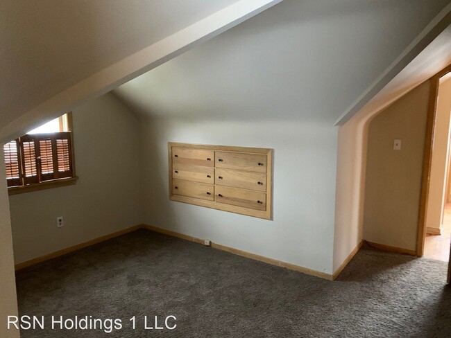 Foto del edificio - 3 br, 1 bath House - 18400 HAZELWOOD AVE
