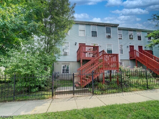 Building Photo - 18 Kearny St