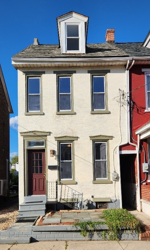 Primary Photo - 331 Cherry St