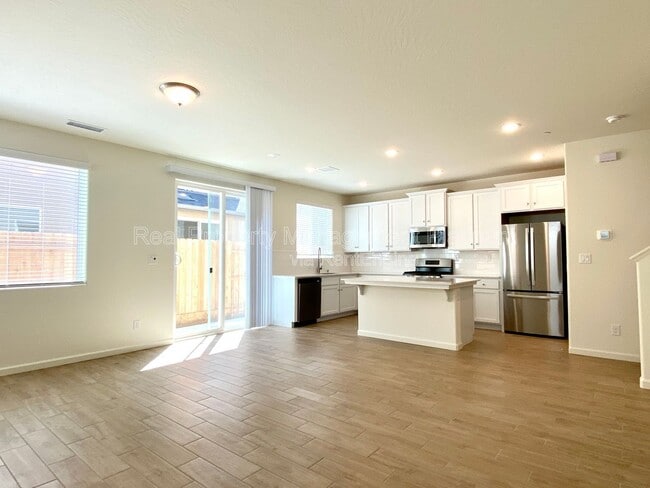 Building Photo - 6407 E Riesling Dr