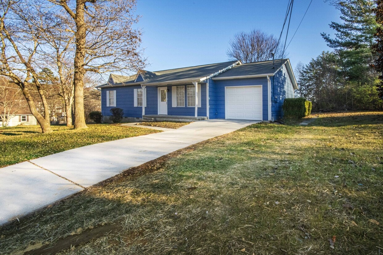 Foto principal - 6600 Woodcock Cir