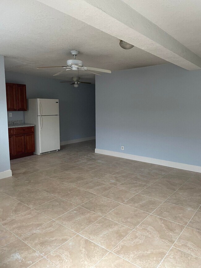 Building Photo - 646 Latona Ave