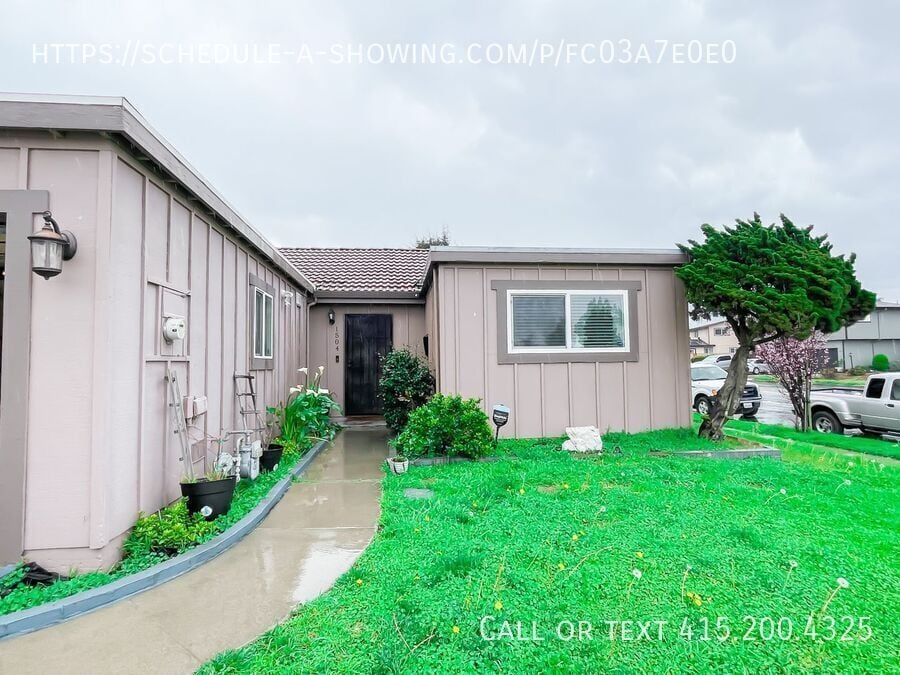 Primary Photo - Fantastic 2 Bedroom 1 Bath Home!